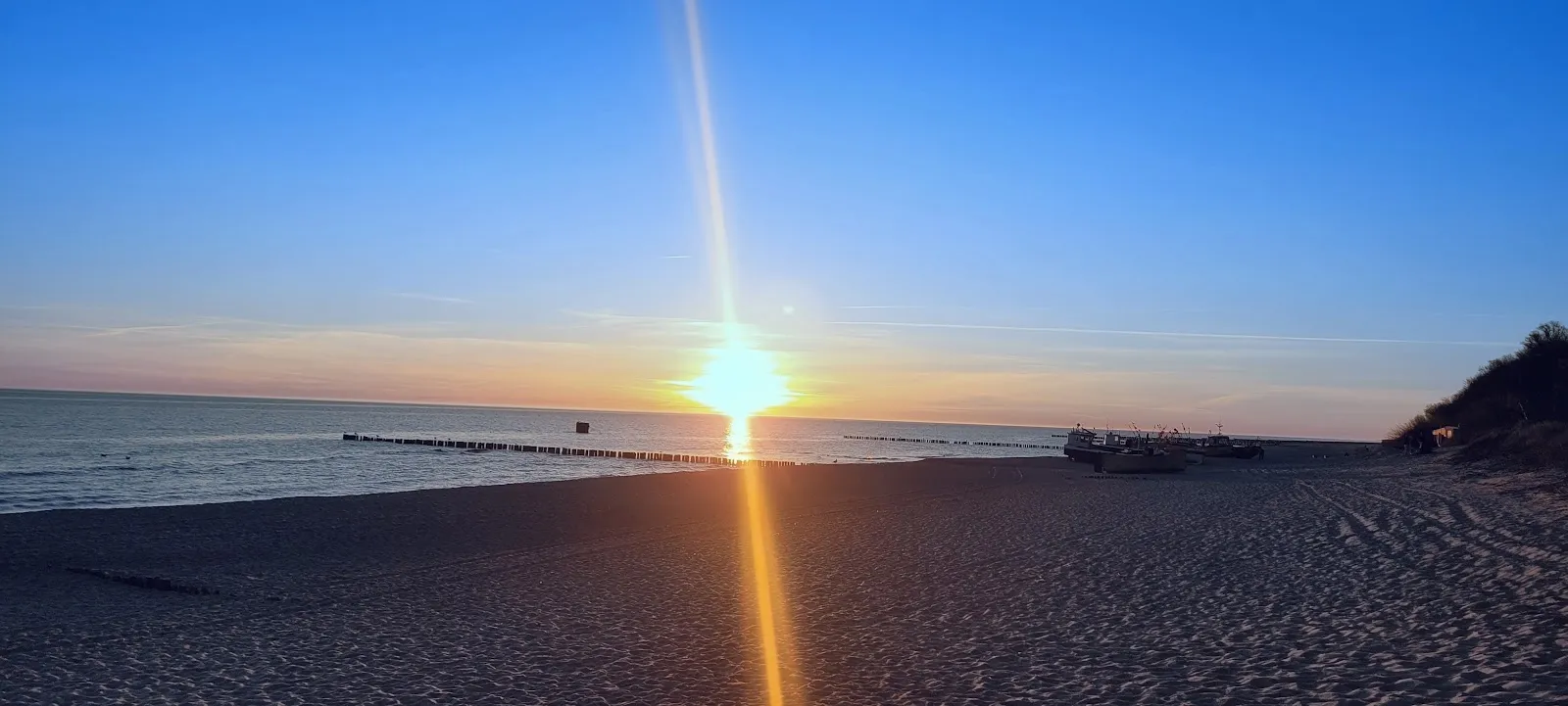 Zachód słońca na plaży w Rewalu
