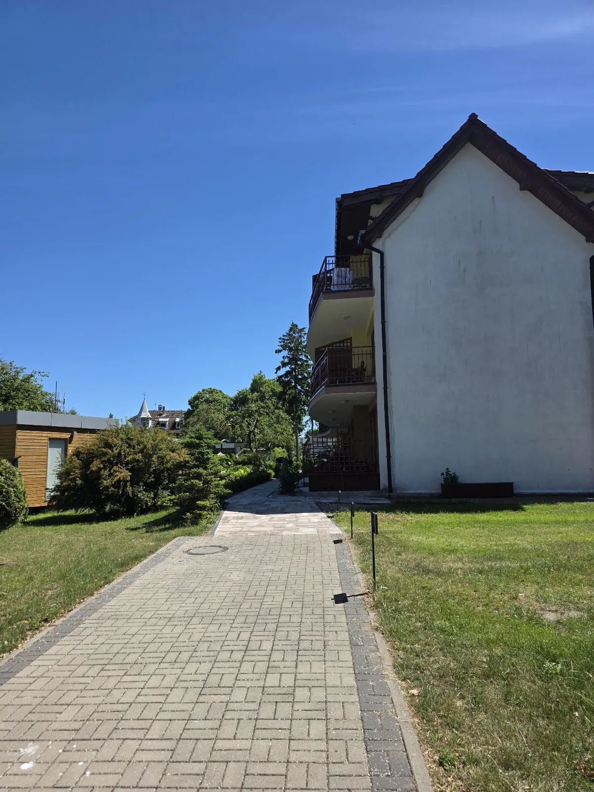 Otoczenie budynku Radości